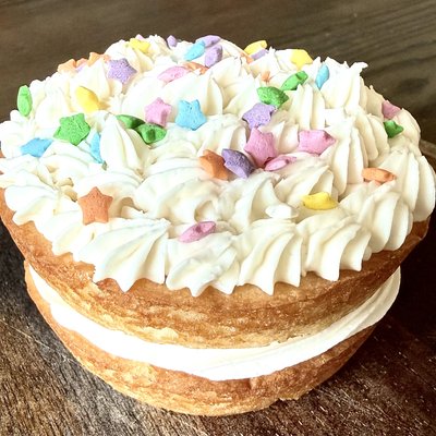 White Vanilla Cake w/ Vanilla “Buttercream” Frosting (4 Inch)