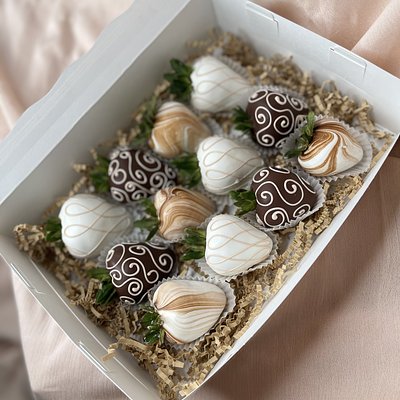 dozen chocolate covered strawberries