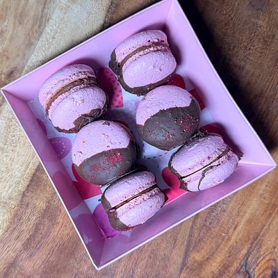 Chocolate Covered Strawberry V-Day Macarons