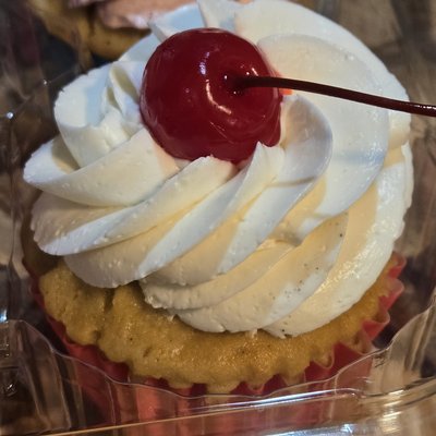 Pina Colada Cupcake - 6 Count