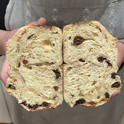 Sourdough Cinnamon Raisin Loaf                                        (Fresh - Regular)