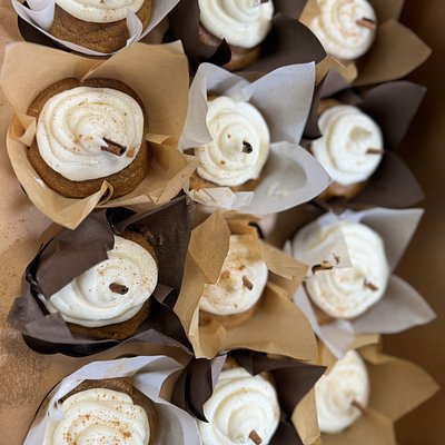 Pumpkin cupcakes With Cream cheese Frosting