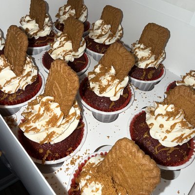 Red Velvet Biscoff Cupcakes