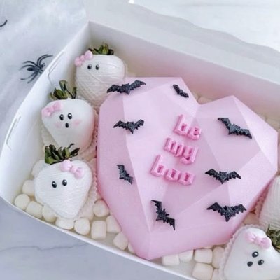 Breakable Heart With 6 Berries 