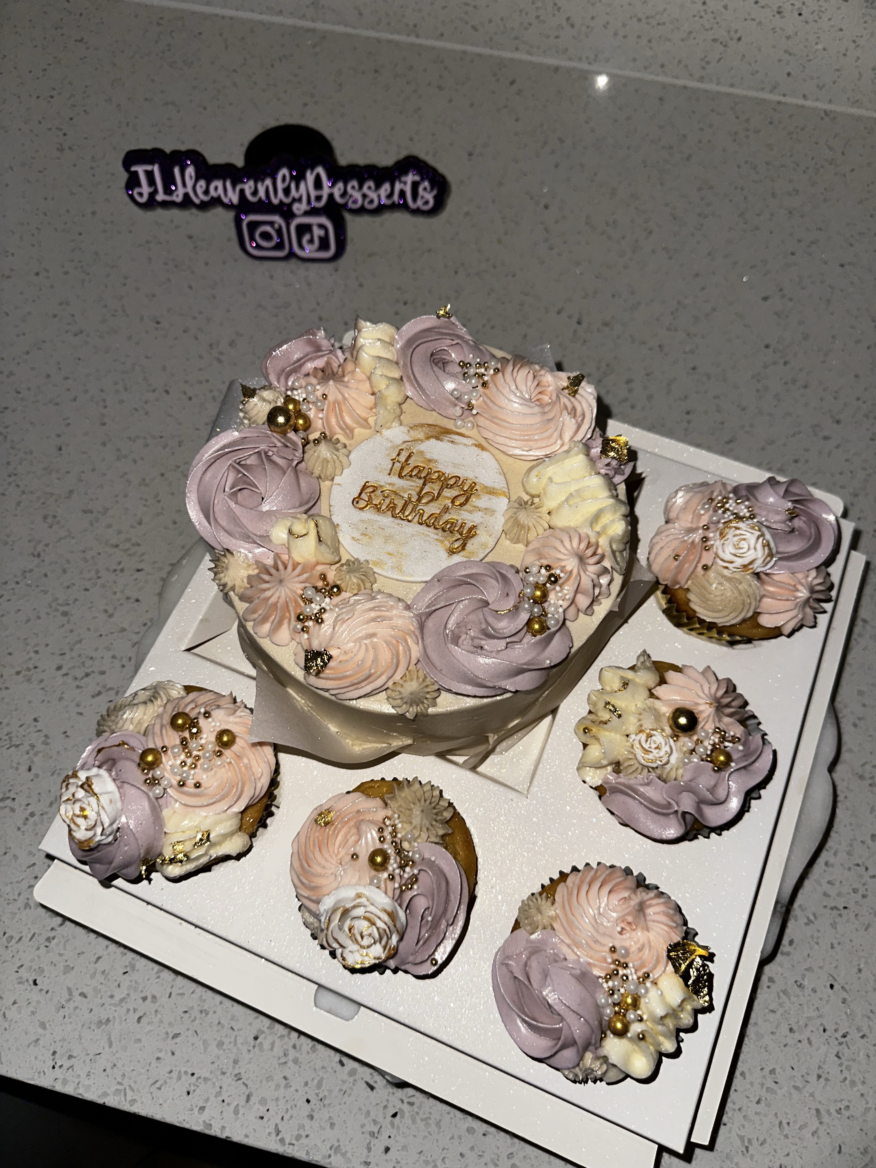 Bento 4 Inch Cake With Cupcakes 