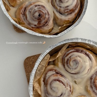 8 Large Cinnamon Rolls Iced (half dozen means 4)