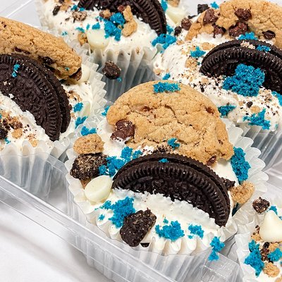 Cookies & Cream Cookie Monster Cupcakes