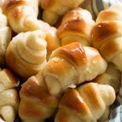 Dozen Dinner Rolls White 