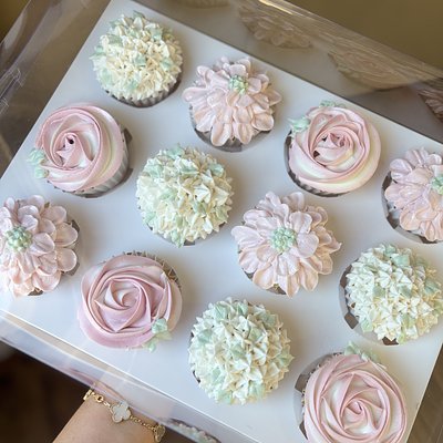 Custom Cupcakes - One Doz 🧁🧁