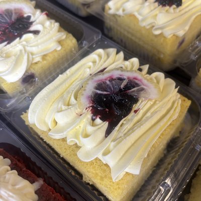 Cake Slices Red Velvet, Biscoff, Lemon Blueberry,Caramel 