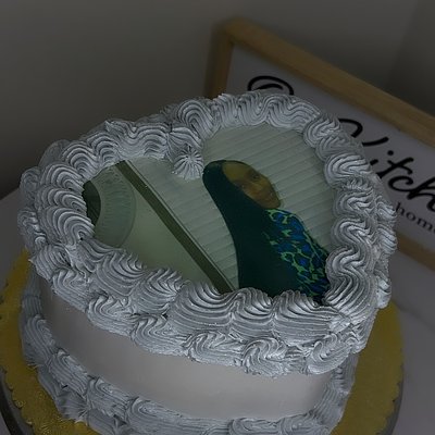 Heart Cake With ONE pic On Top 8”