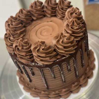 XL Cake - 10” Serves up to 60.