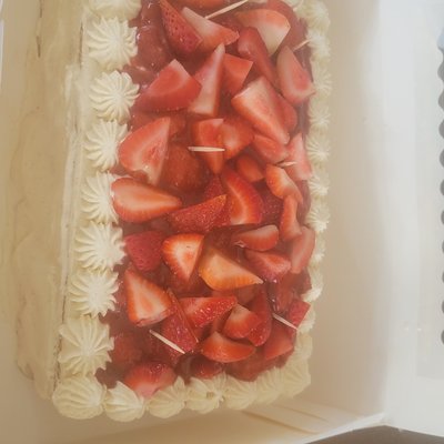 Strawberry Rhubarb Shortcake 10 Serving 