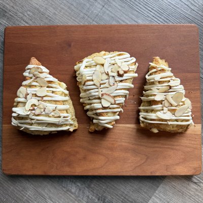 White Chocolate Almond Sourdough Scones (4-Pack)