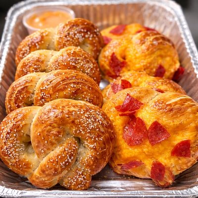 Jumbo Soft Pretzels (8 Count)