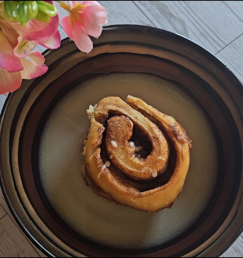 Sourdough Cinnamon Rolls Single