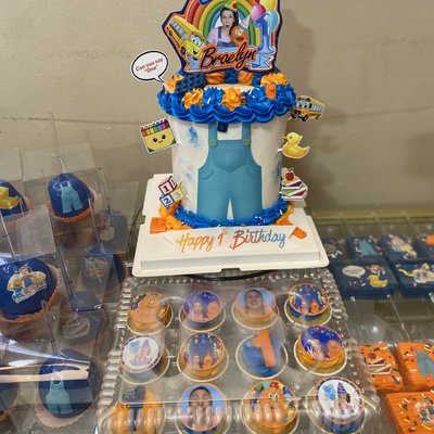 1-Tier Cake with A Dozen Cupcakes & 2 Dozen Treats