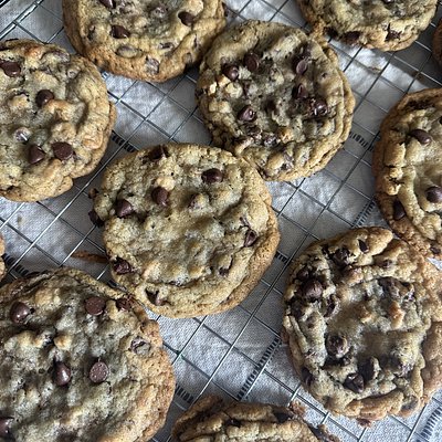CLASSIC Chocolate Chip cookies