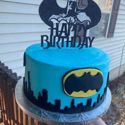 9inch Cake Feeds 20-25