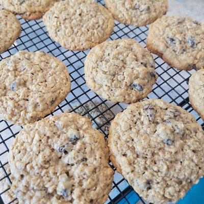 Oatmeal raisin cookies