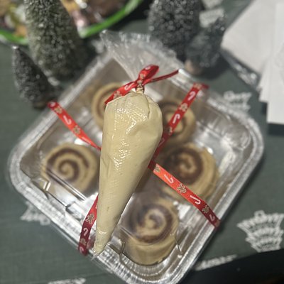 Take And Bake Cinnamon Rolls (6) With Cream Cheese Icing