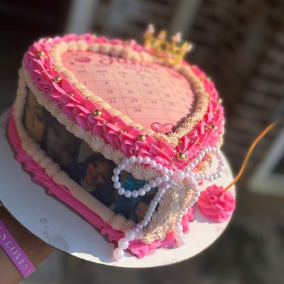 8 Inch Heart Cake