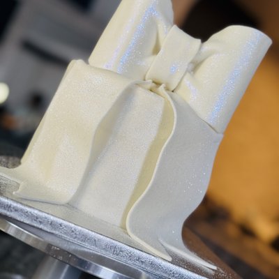 Glamour Bow Cake 