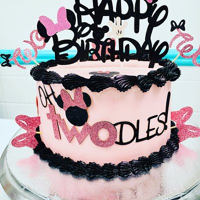 8in Cake Feeds 24