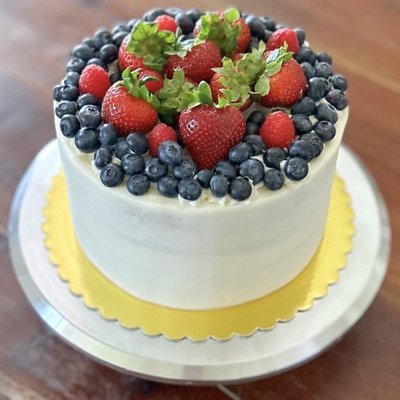 Fresh Fruit Additions: (selection option available after cake size is picked)