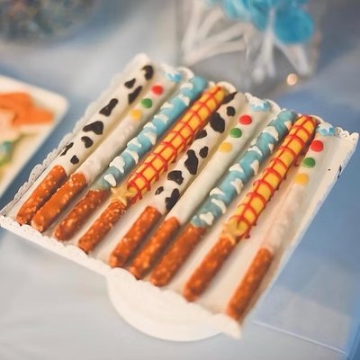 Chocolate Covered Pretzels/Dozen (custom)