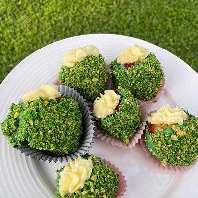 One Dozen Bud Berries w Cheesecake Filling 