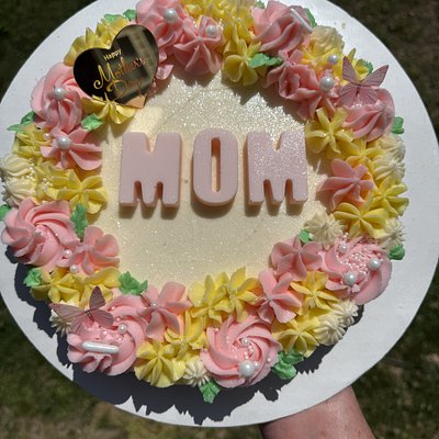 10” Circle Single Stack cake w/MOM In Center 
