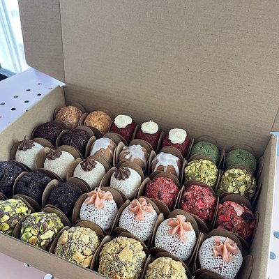 Brigadeiro Box Large (35 Brigadeiros)