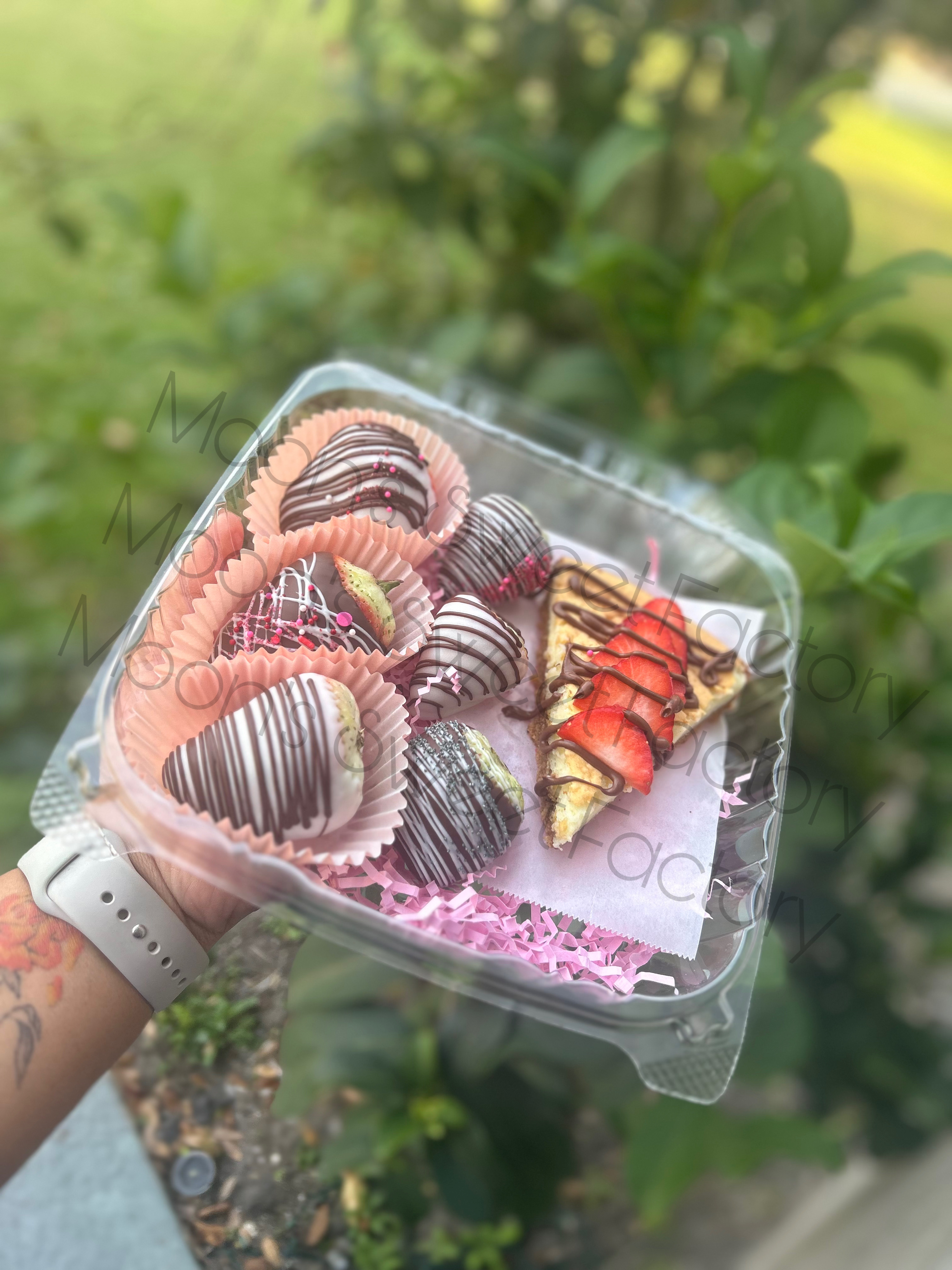 Strawberry Cheesecake With Chocolate Cover strawberry 🍓 