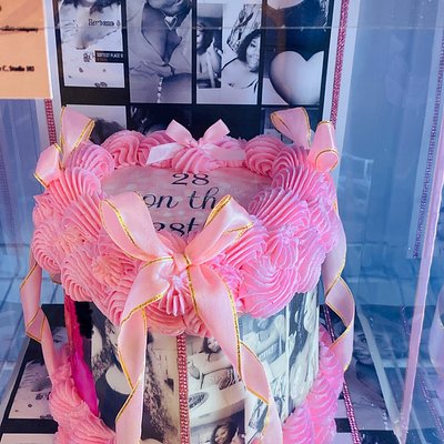 6inch 3layer Heart Cake w/ Selfie Board & Selfie Box 