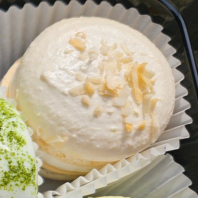 Coconut Macaron