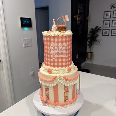 2 Tiered Cake 6” 3-layer + 8” 3-layer (Serves 40-46)