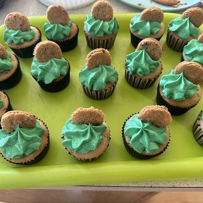Reese’s Pieces 🧁 Topped With Mini Cookies 