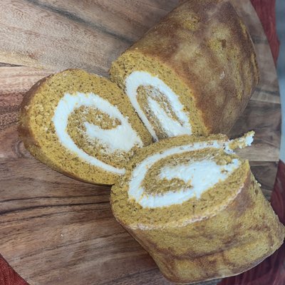 Pumpkin Roll With Buttercream Filling 