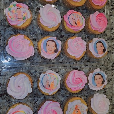 12 Cupcakes 