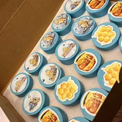 Winnie the pooh Chocolate covered oreo 