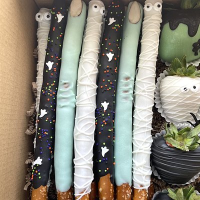 Custom 1/2 Dozen Pretzel Rods