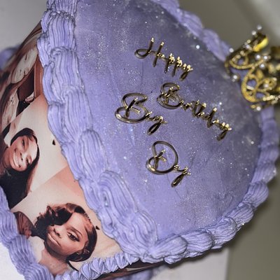 8 Inch Heart Cake w/Custom Cake Charm & Image