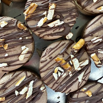 Chocolate Peanut Butter Pretzel Macaron