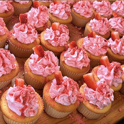 Strawberry Shortcake Cupcakes- 6pc