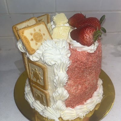 6” Half Strawberry Shortcake / Half Banana pudding Cake