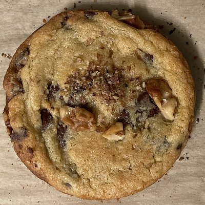 12 Chocoalte chip cookies With Walnuts 