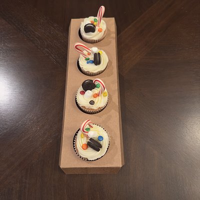 4 Standard Size Cupcakes Candy Cane
