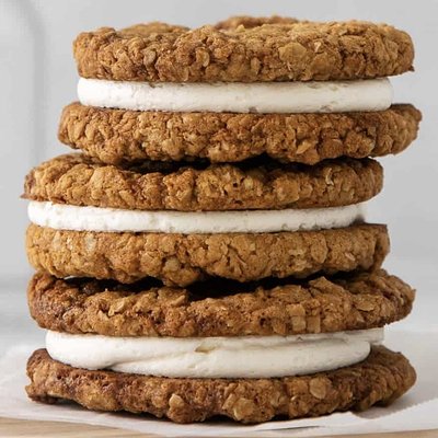 Oatmeal Whoopie Pies 
