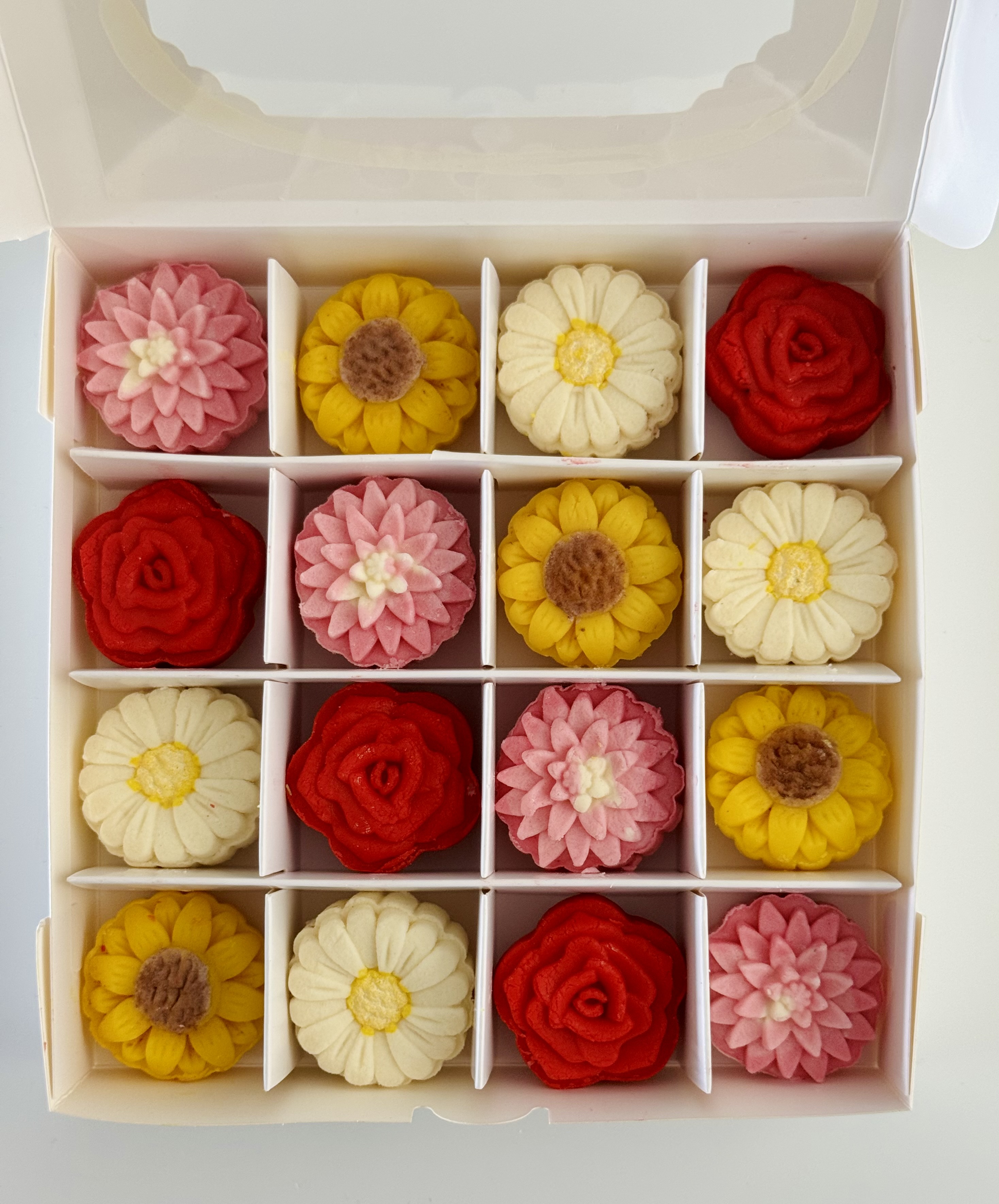 Valentine’s Flowers Brigadeiro Gourmet -  Box (16ct)